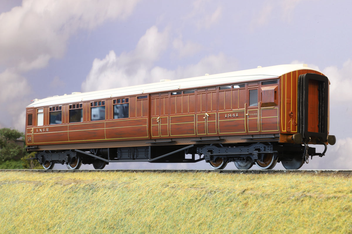 Golden Age Models Finescale O Gauge LNER Brake Third in Teak, No.1841