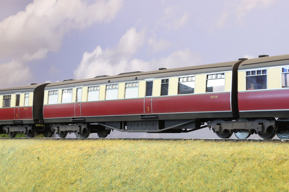 Golden Age Models Finescale O Gauge &#39;West Riding Limited&#39; 8-Car Articulated Set