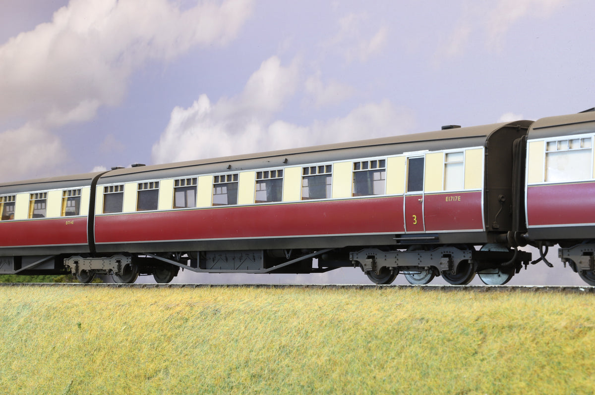 Golden Age Models Finescale O Gauge &#39;West Riding Limited&#39; 8-Car Articulated Set