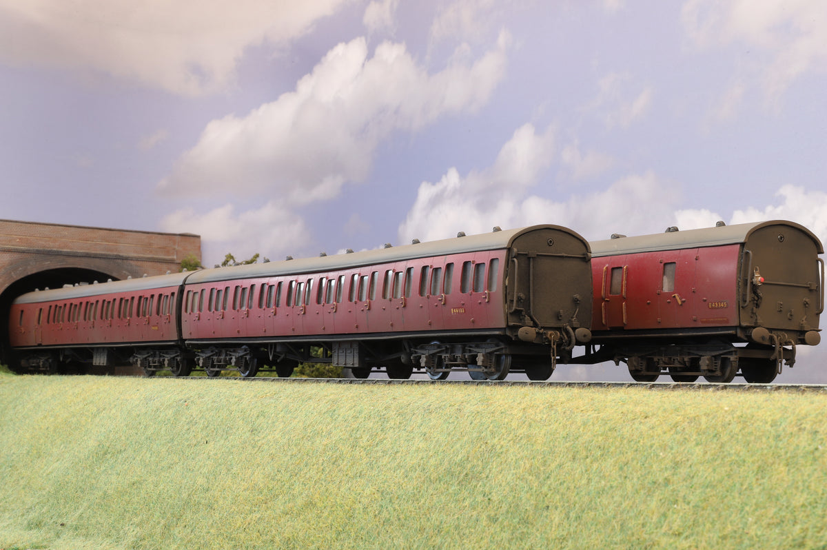Easybuild Finescale O Gauge (Kit-Built) Trio of 60ft Suburbans