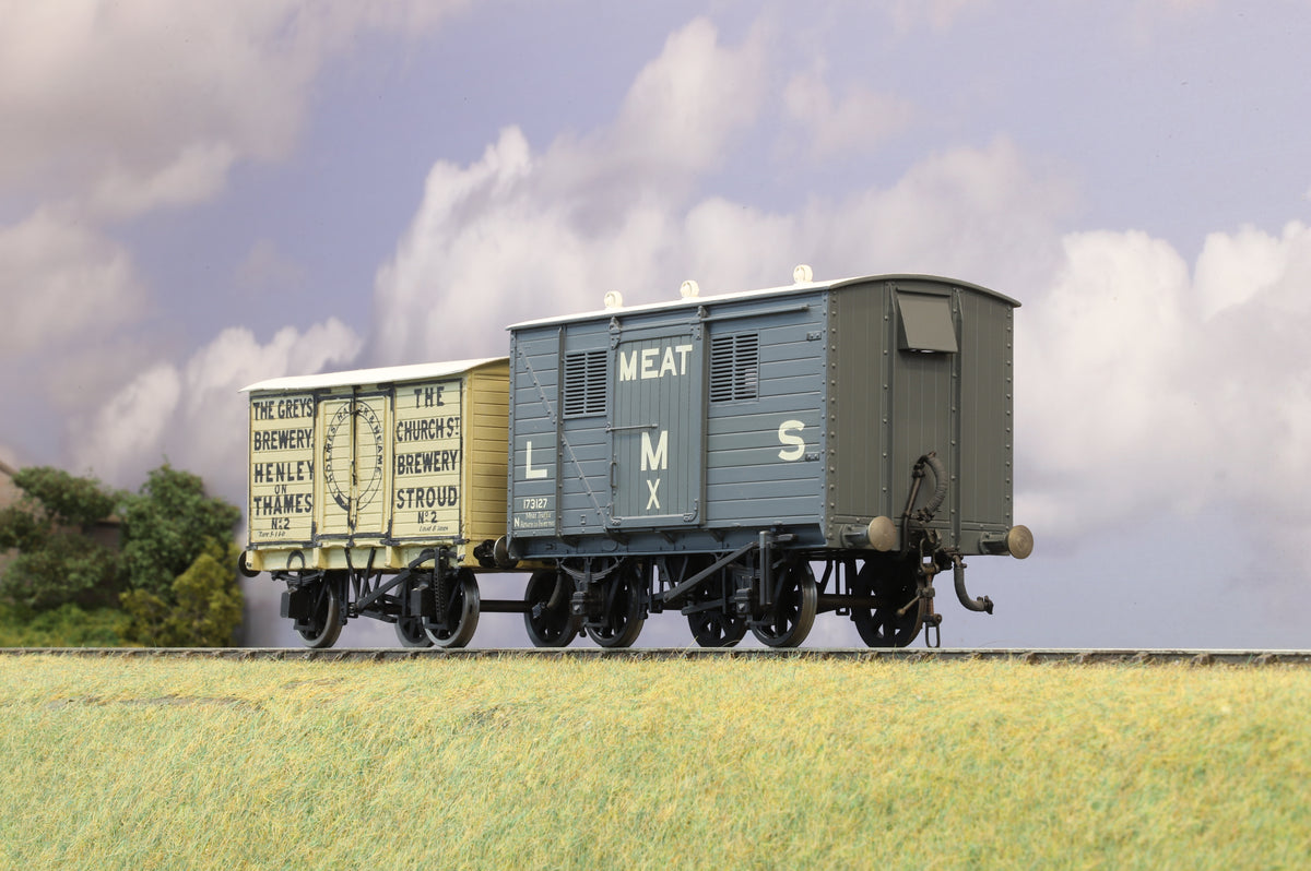 Kit-built Finescale O Gauge Pair of Vans