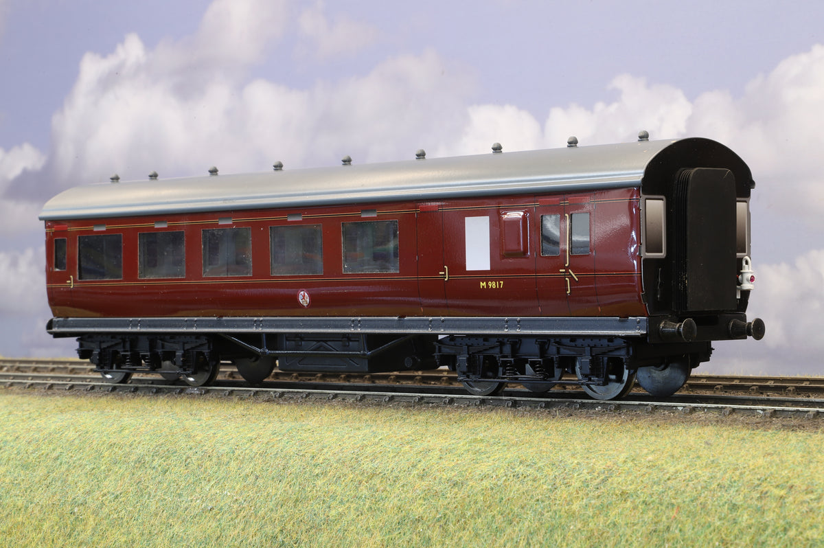Darstaed Finescale/Coarse Scale O Gauge ex-LMS Period 1 Corridor Brake Coach BR Maroon No. M9817
