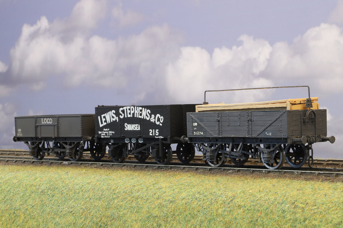 Finescale O Gauge (Kit-Built) Trio of GWR Region Wagons