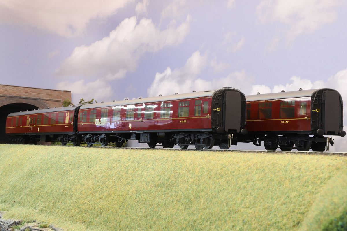 Aquitrain Finescale O Gauge Rake of Three BR Mk1 Coaches, BR Maroon
