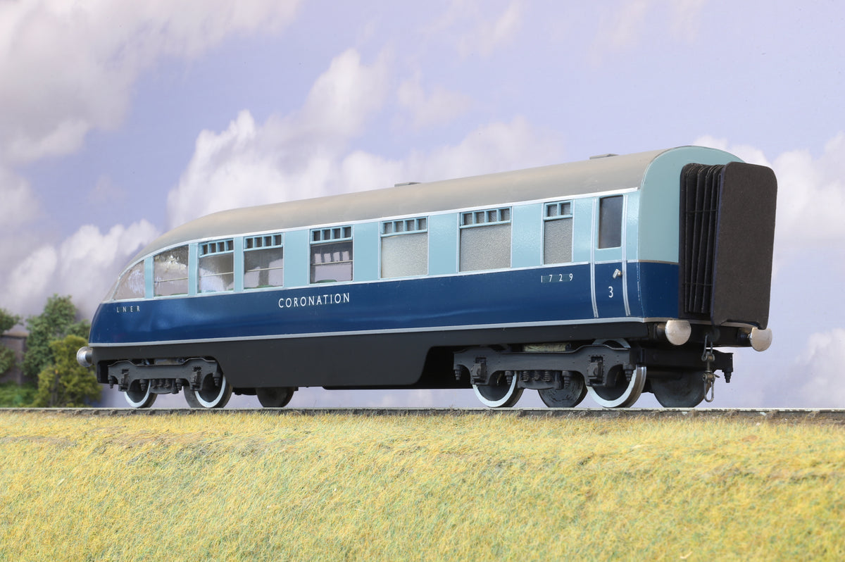 Kit-built Finescale O Gauge LNER Coronation &#39;Beavertail&#39; Observation Car No. 1729