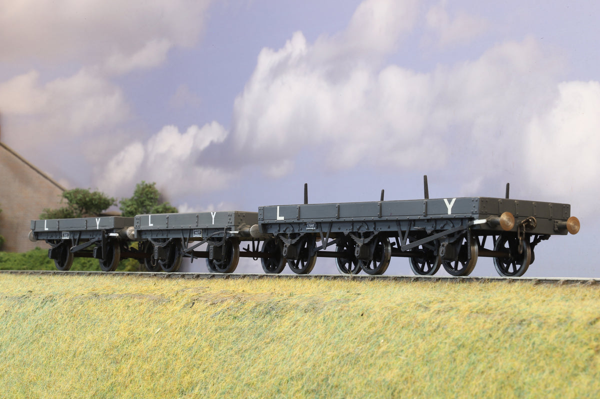Kit Built Finescale O Gauge Rake of Three Lancashire &amp; Yorkshire Flat Wagons