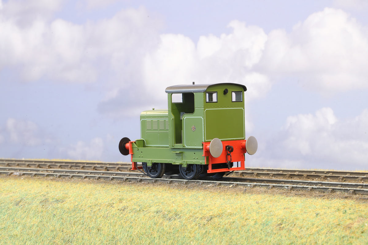 Heljan Finescale O Gauge Ruston & Hornsby 48DS Factory Lined Green (Open Cab), DCC Fitted