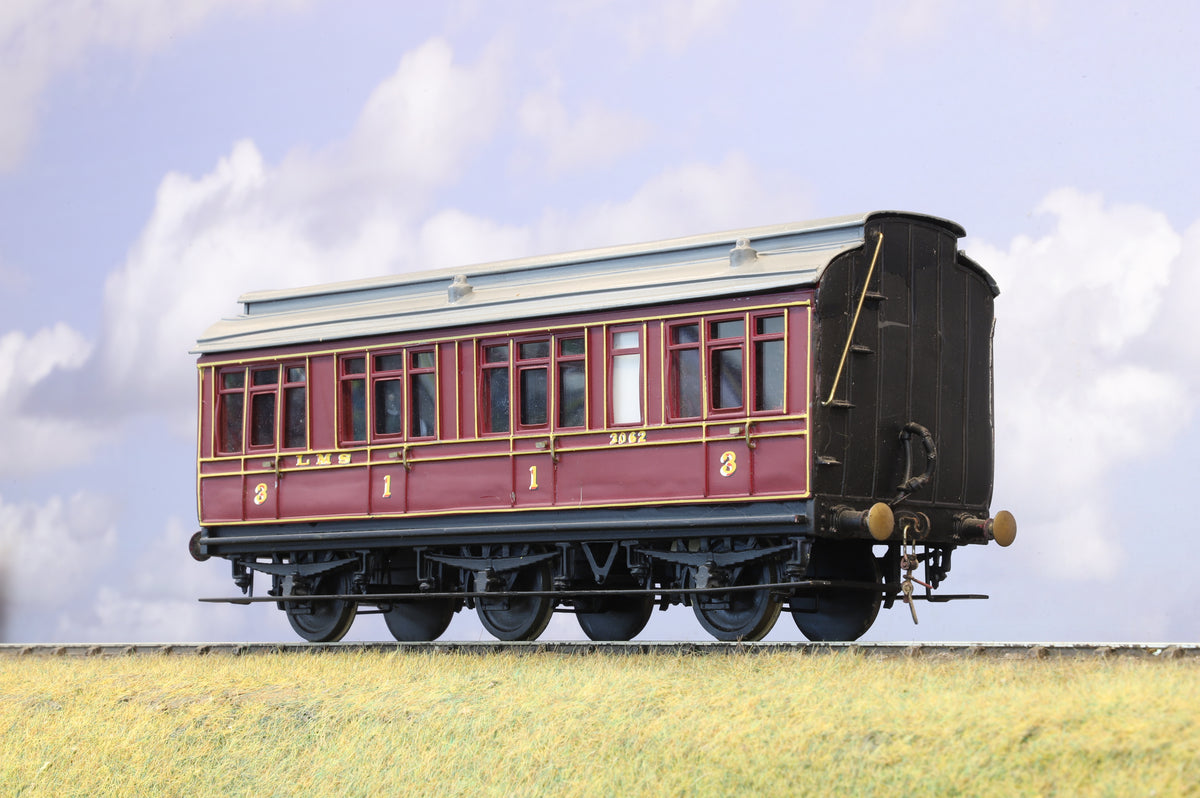 Kit-built Finescale O Gauge Six-wheel Midland Railway Six Wheel Composite Coach