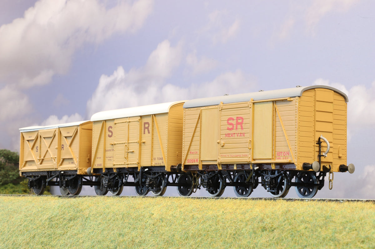 Finescale O Gauge (Kit-Built) Rake of 3 x SR Box Vans