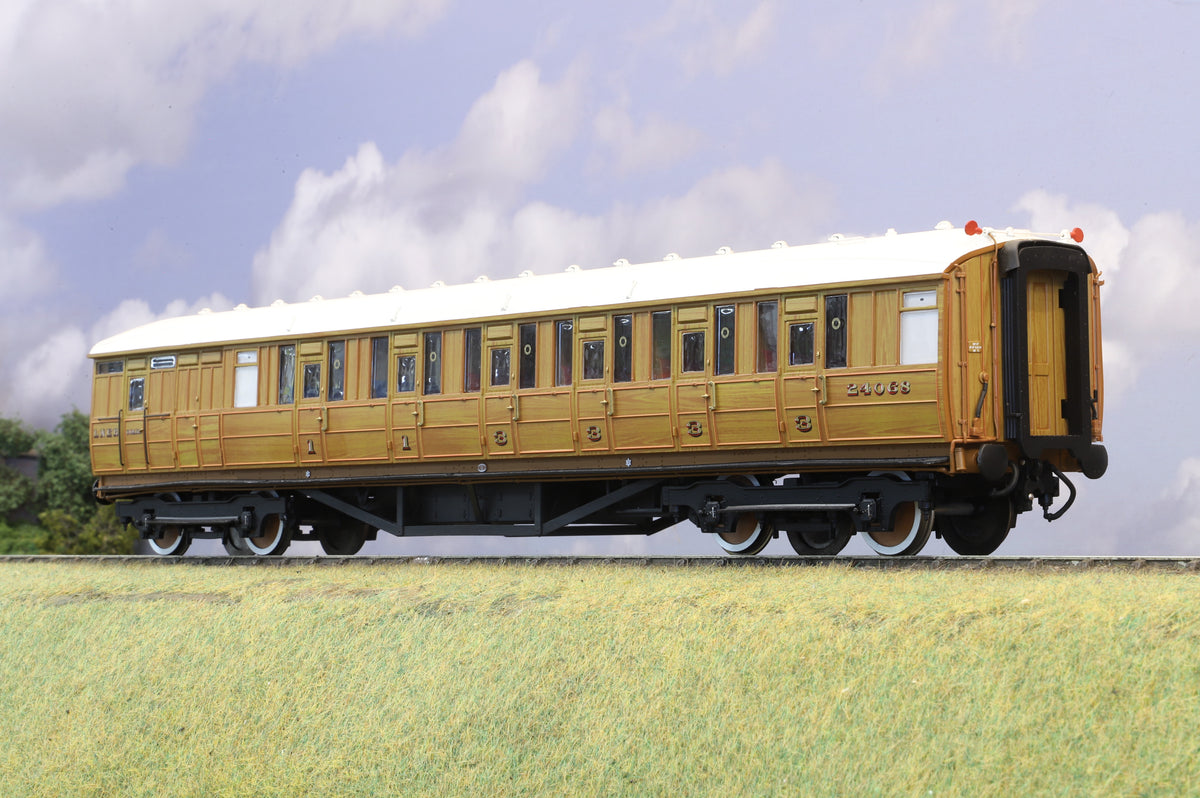 Hattons Finescale O Gauge Gresley Teak Brake Corridor Composite No.24068