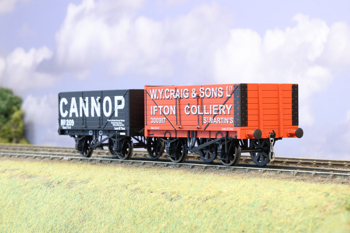 Dapol/Lionheart Finescale O Gauge Pair of Private Owner Open Wagons