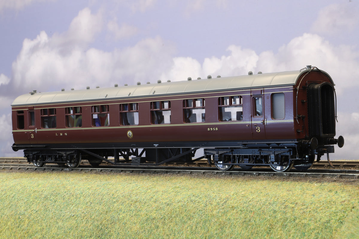 MTH Finescale O Gauge Rake of 4 x LMS Stanier Coaches