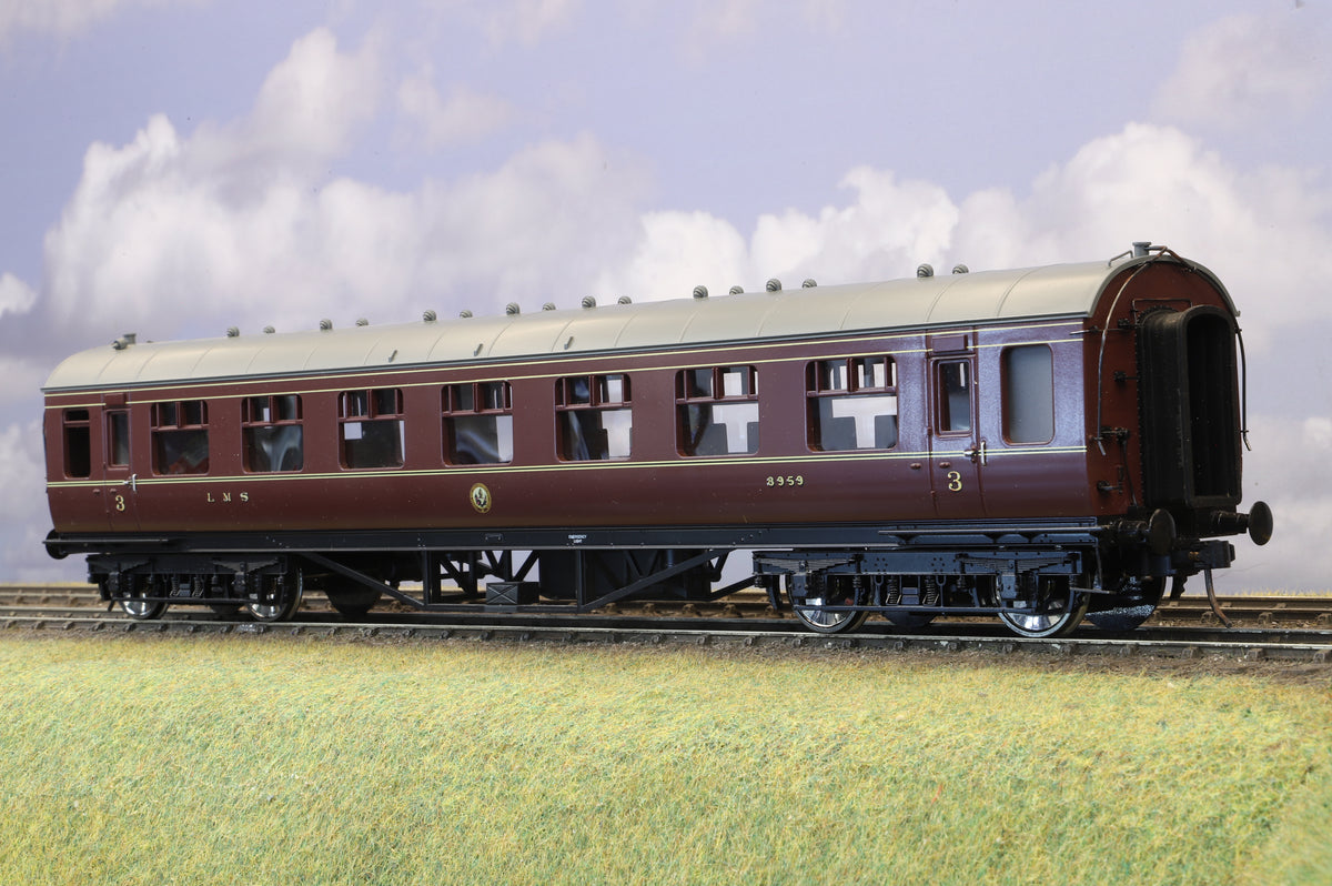 MTH Finescale O Gauge Rake of 4 x LMS Stanier Coaches