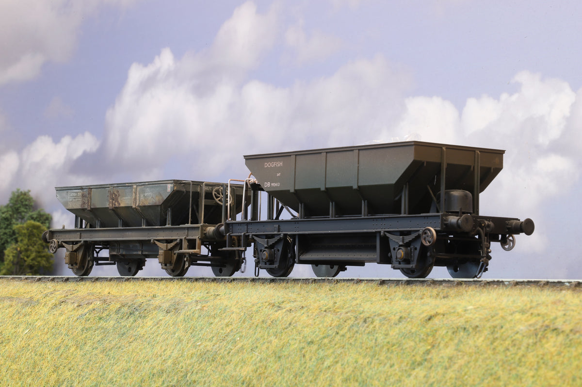 Heljan Finescale O Gauge Pair of Engineers Ballast Wagons, Weathered