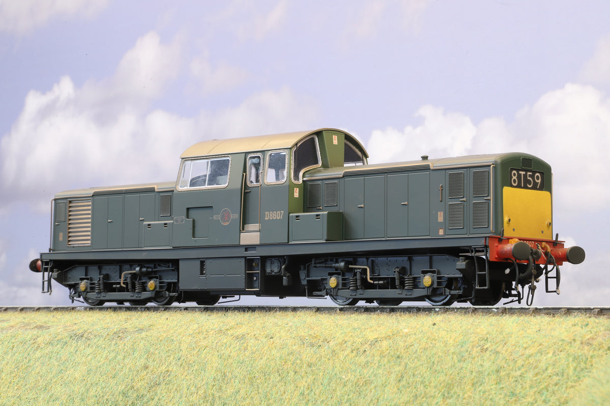 Heljan Finescale O Gauge Class 17 'Clayton' No.D8607, BR Green SYP, Weathered
