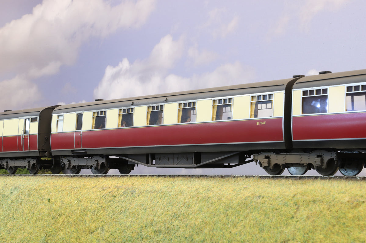 Golden Age Models Finescale O Gauge &#39;West Riding Limited&#39; 8-Car Articulated Set