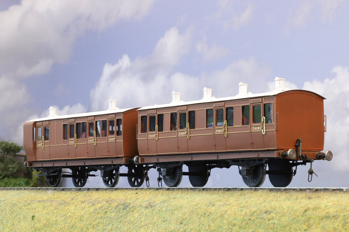 Finescale O Gauge (Kit-Built) Pair of Stroudley 4-Wheel Coaches (Brass Construction)