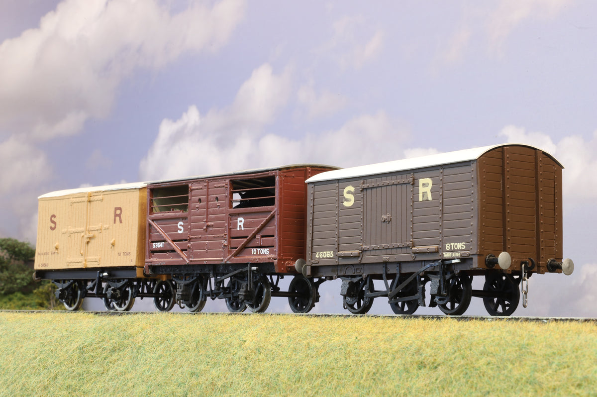 Finescale O Gauge (Kit-Built) Rake of 3 x SR Vans