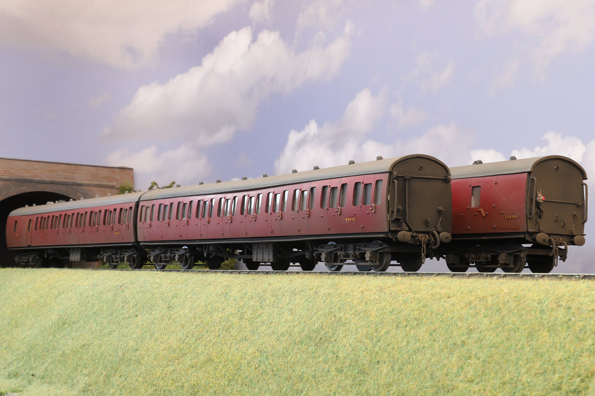 Easybuild Finescale O Gauge (Kit-Built) Trio of 60ft Suburbans