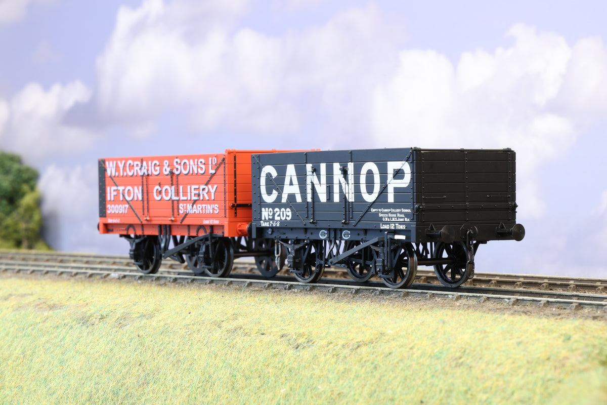 Dapol/Lionheart Finescale O Gauge Pair of Private Owner Open Wagons