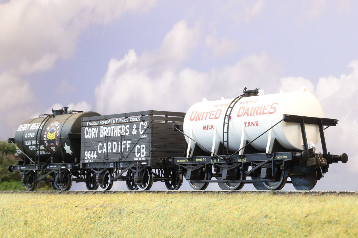 Dapol/Lionheart Finescale O Gauge Rake of 3 x Wagons (Milk Tanker, 14T Tank Wagon and 7-Plank Coke Wagon)