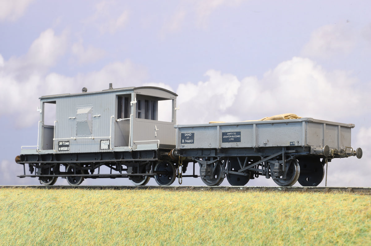 Finescale O Gauge Kit-built 20Ton Standard Brake Van & 13Ton Sand Wagon