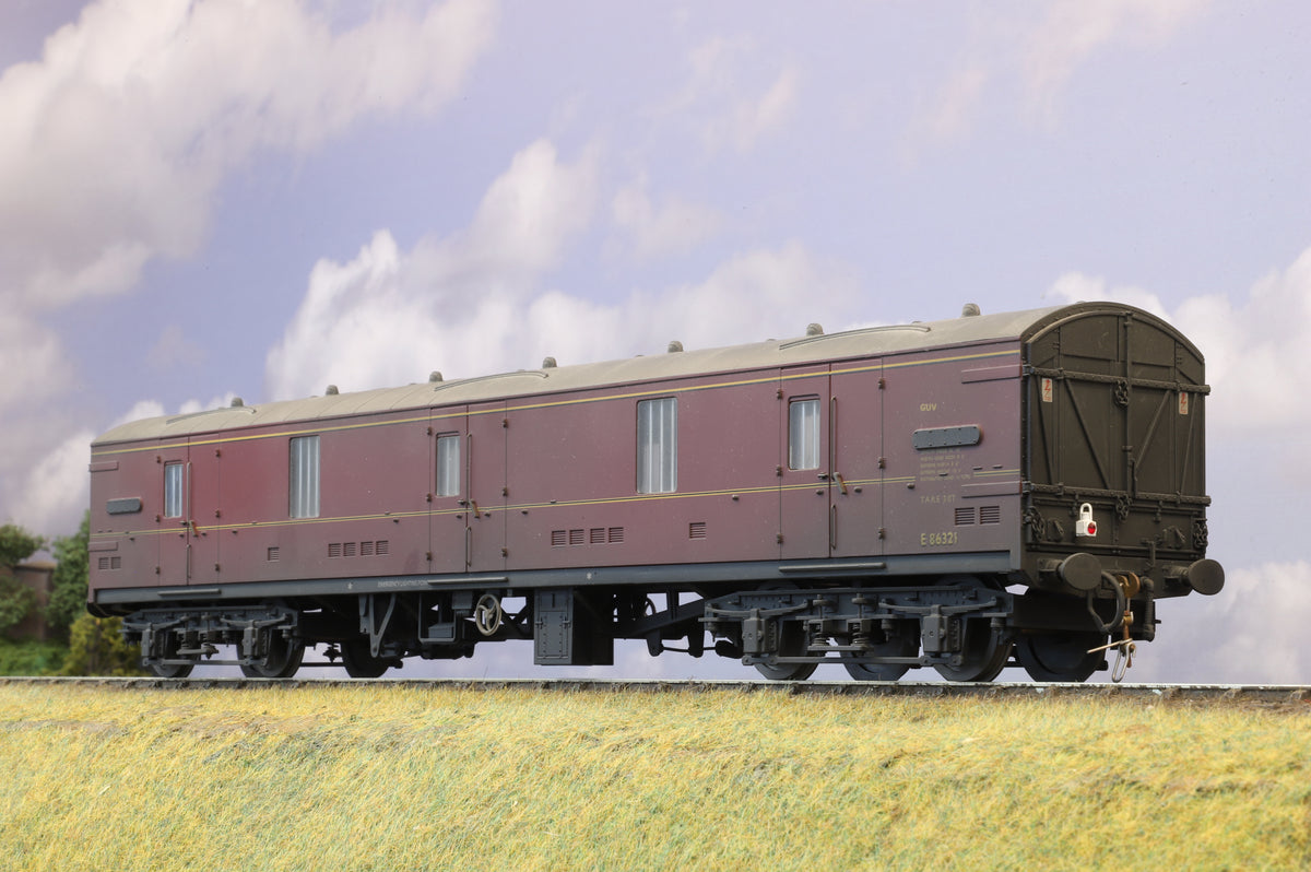 Heljan Finescale O Gauge BR Mk1 Maroon Express Parcels 57&#39; GUV, Weathered