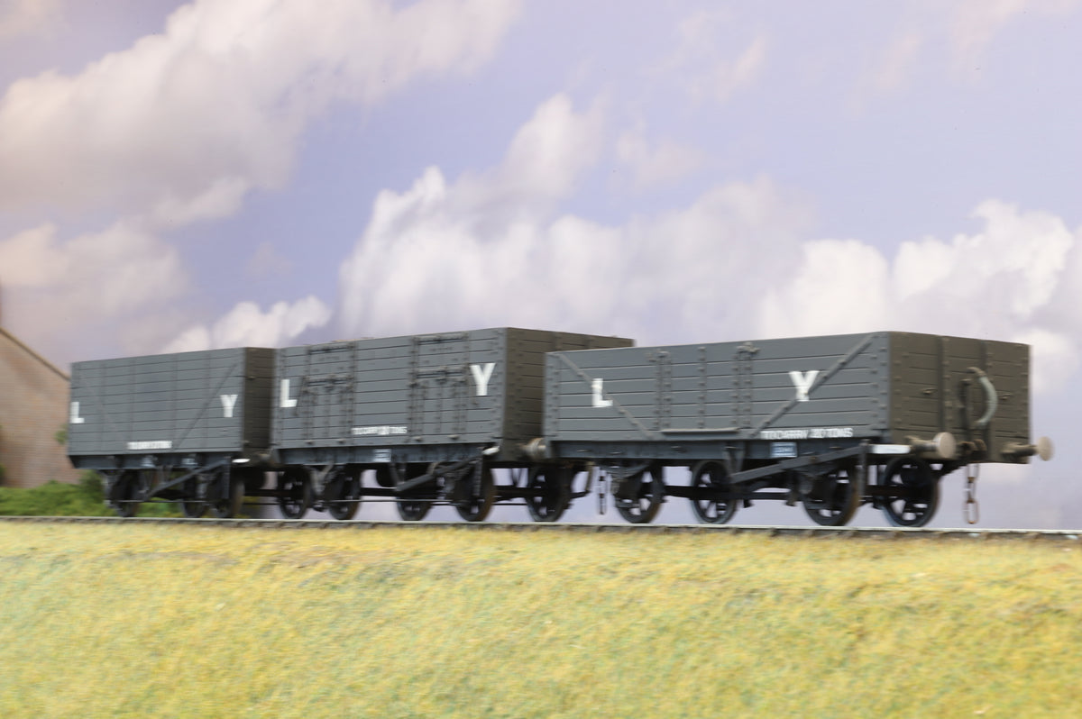 Kit Built Finescale O Gauge Rake of Three Lancashire &amp; Yorkshire Open/Coal Wagons