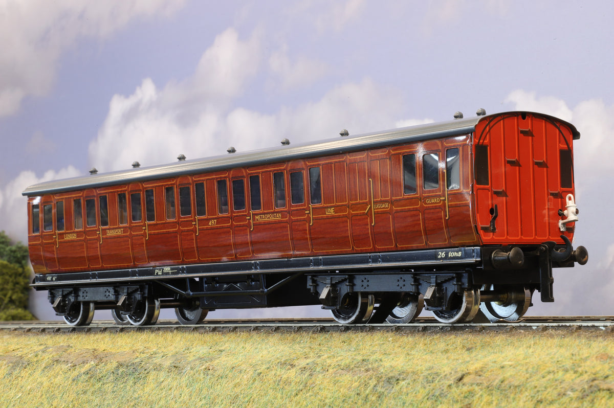 Darstaed Coarse Scale O Gauge London Transport Brake Non-Corridor Coach (With Pick-Ups)