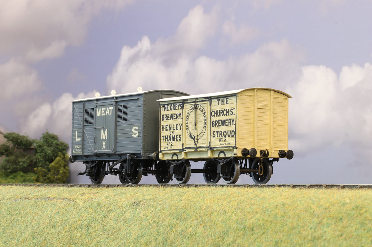 Kit-built Finescale O Gauge Pair of Vans