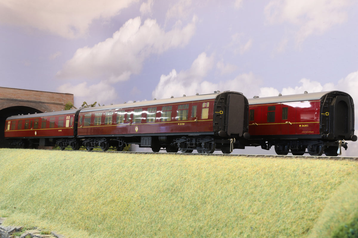 Aquitrain Finescale O Gauge Rake of Three BR Mk1 Coaches, BR Maroon
