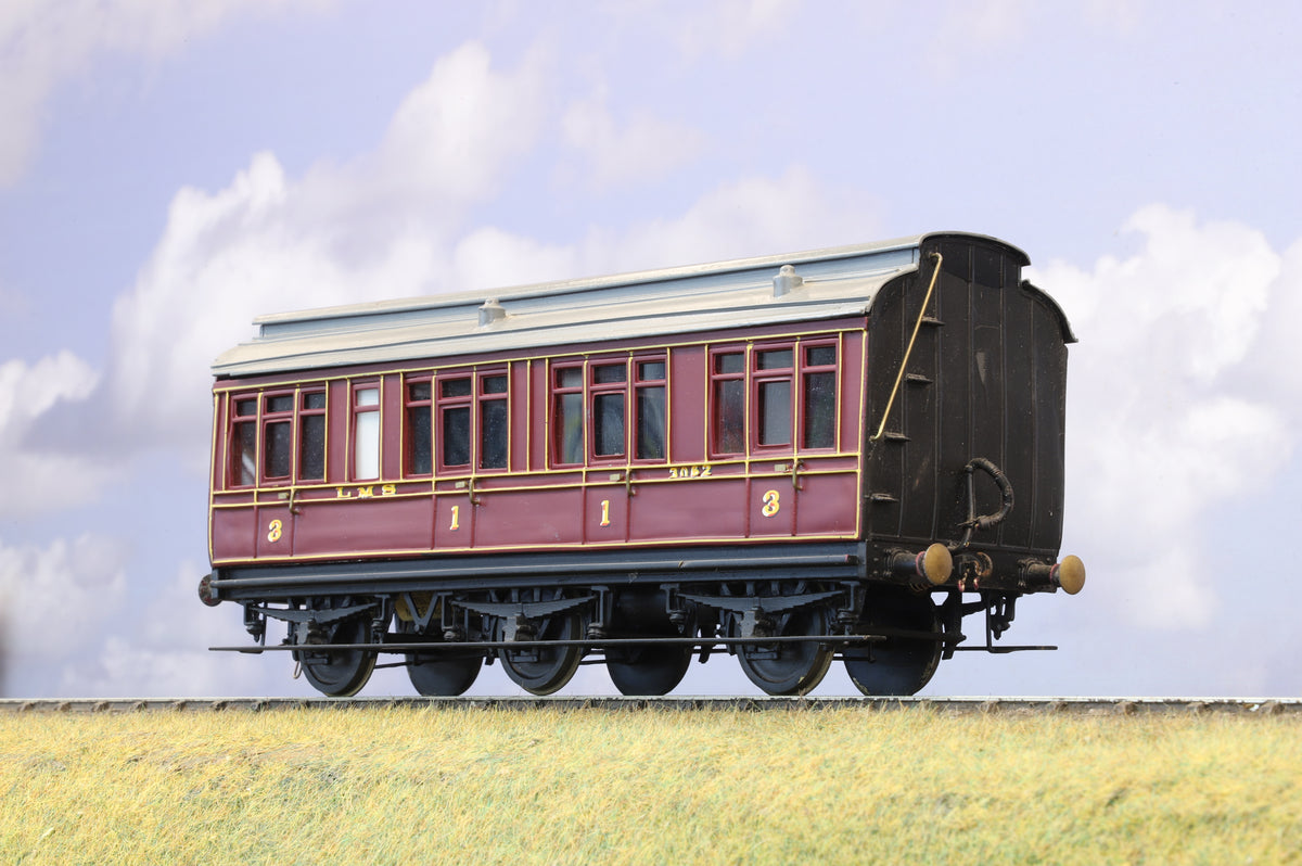 Kit-built Finescale O Gauge Six-wheel Midland Railway Six Wheel Composite Coach