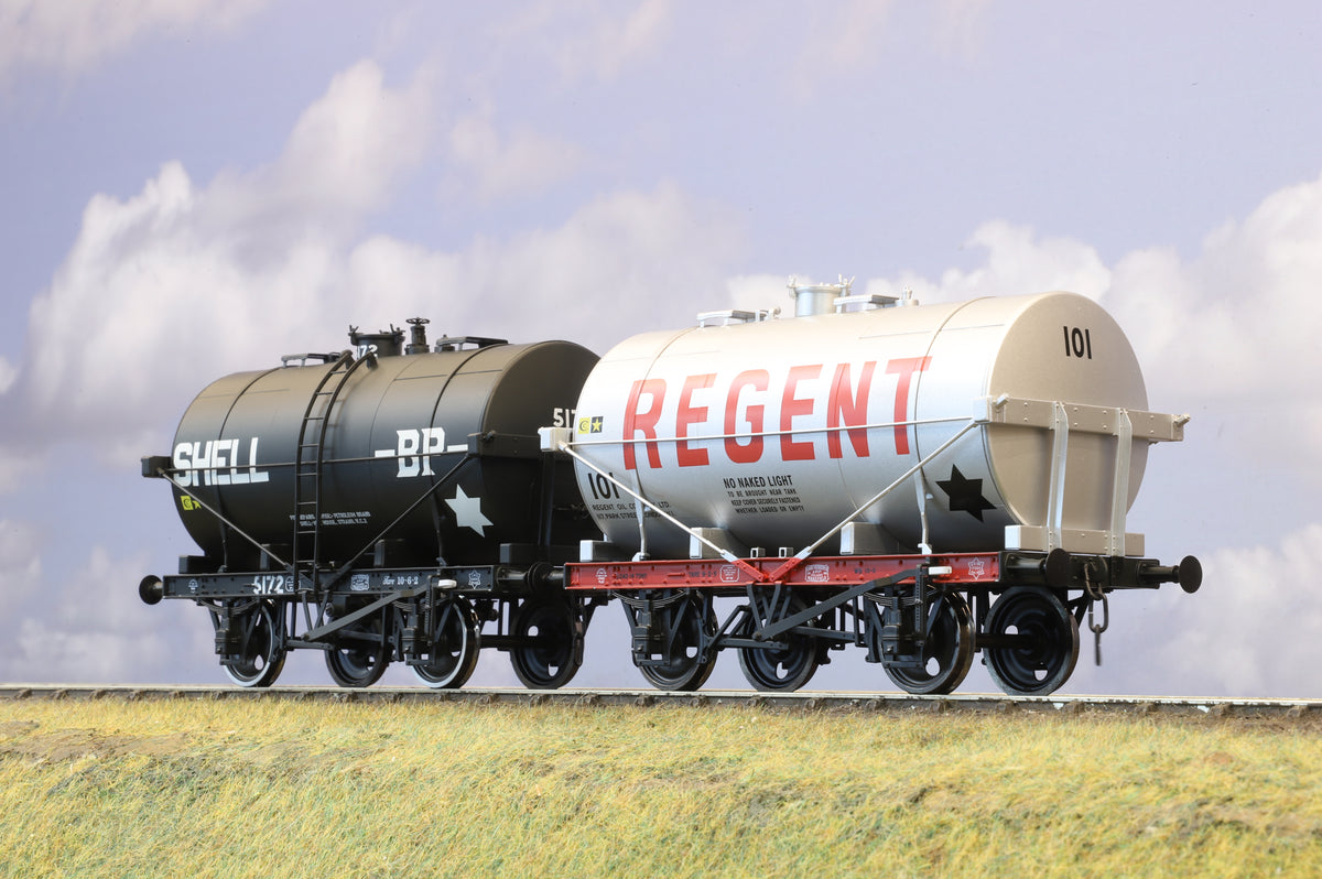 Dapol Finescale O Gauge Pair of Tanker Wagons
