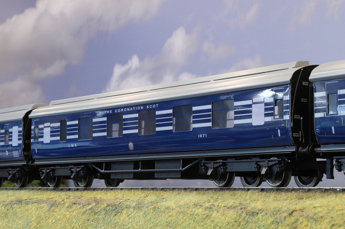 Ace Trains Coarse Scale O Gauge Rake of 9 x LMS 'Coronation' Coaches