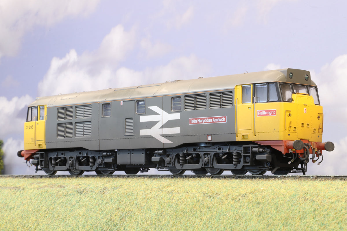 Heljan Finescale O Gauge Class 31 No. 31 296 'Amlwch Freighter/Trên Nwyddau Amlwch', Railfreight Grey, Weathered