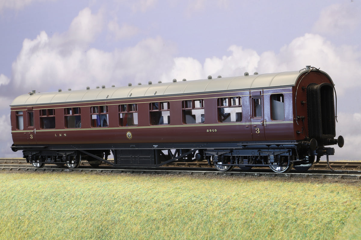 MTH Finescale O Gauge Rake of 4 x LMS Stanier Coaches