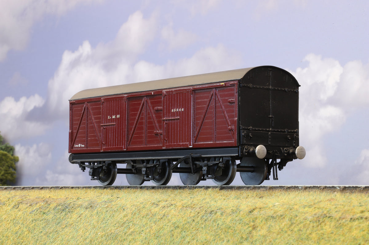 Kit-built Finescale O Gauge LMS Stanier 6 Wheel CCT Van No. 35346