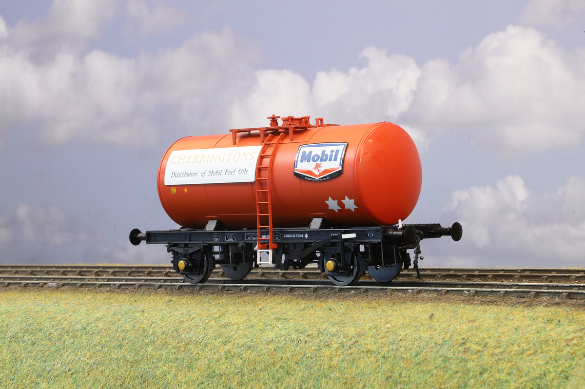 Heljan Finescale O Gauge 'B Tanks' in "Mobil Charringtons fuel oils red" livery (Item 1005)