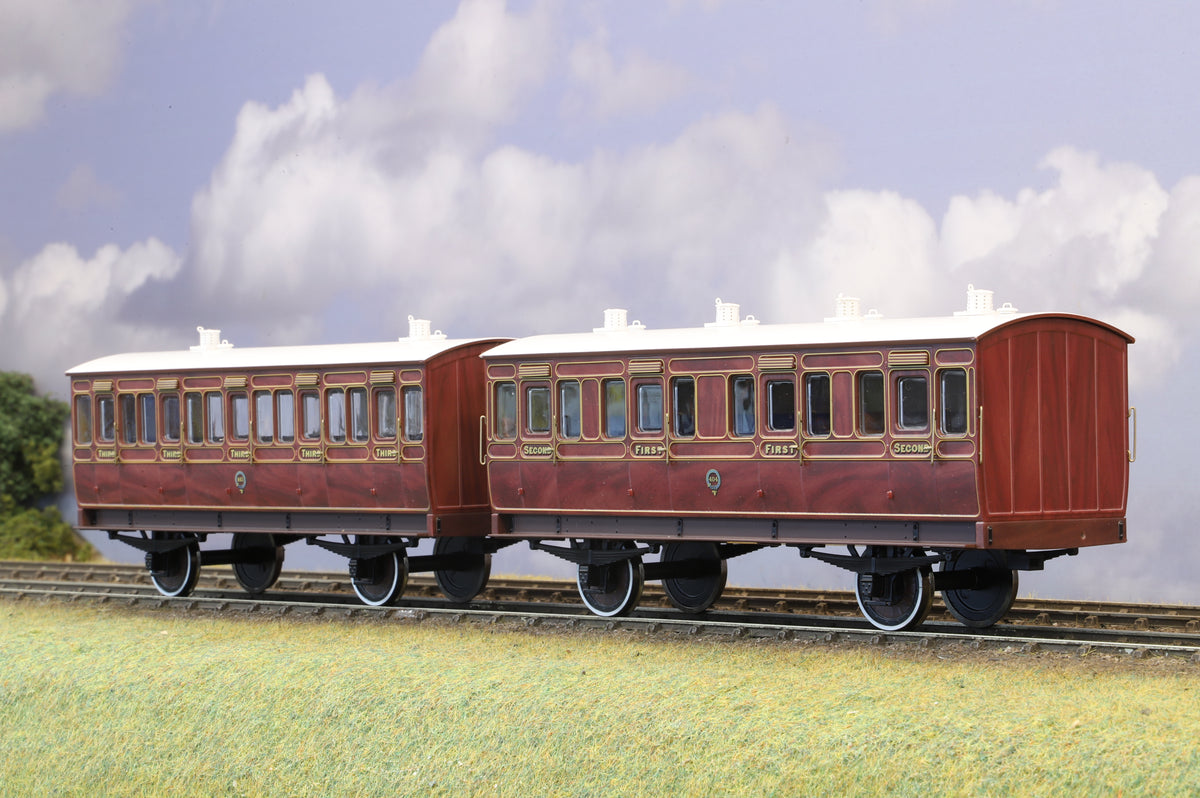 Pair of Dapol Finescale O Gauge Stroudley 4-Wheel Suburban Oil Lit Coach's No. 861 & No. 404 Mahogany (no Lights)