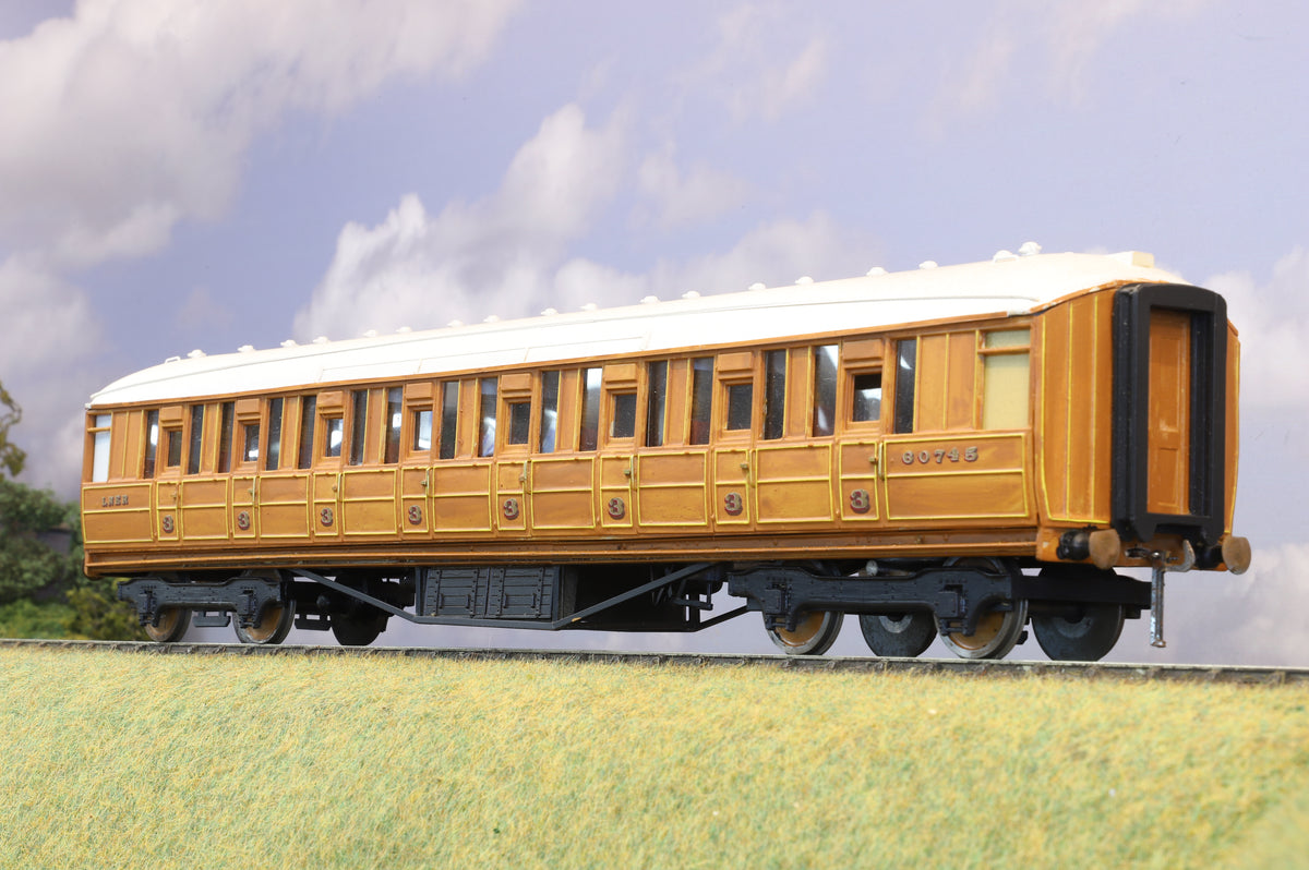 Finescale O Gauge (Kit-Built) LNER Gresley Teak Corridor Third No. 60745