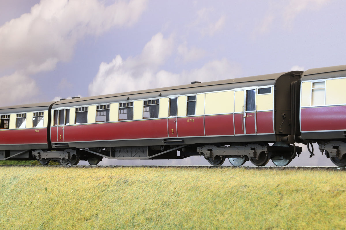 Golden Age Models Finescale O Gauge &#39;West Riding Limited&#39; 8-Car Articulated Set