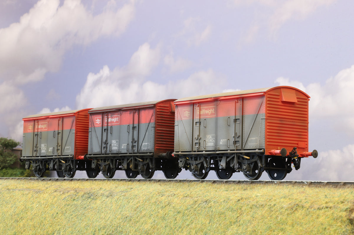 Dapol Finescale O Gauge VEA 12Ton Goods Vans Red / Grey Rake of 3 Weathered