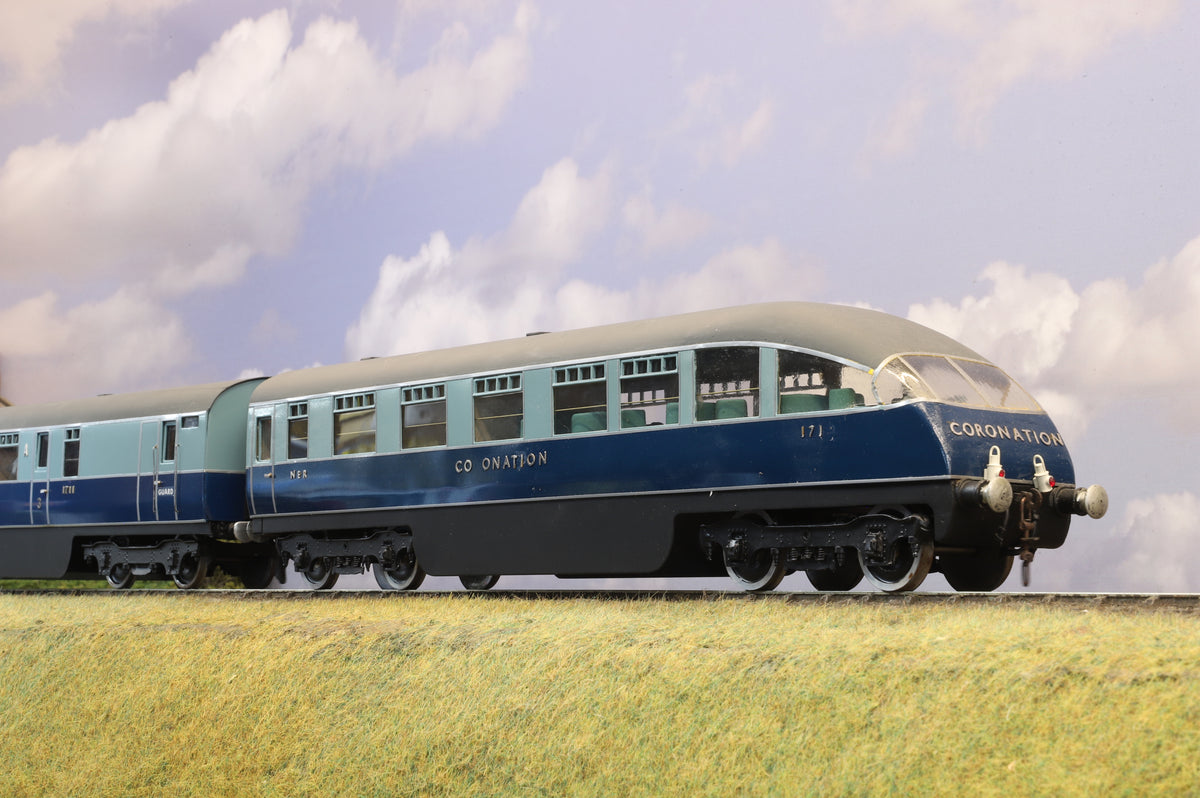Kit-built Finescale O Gauge LNER Coronation 9 Car Set