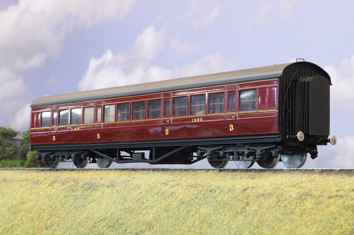 Kit-built Finescale O Gauge LMS Period 1 57ft 3rd Side Corridor Coach