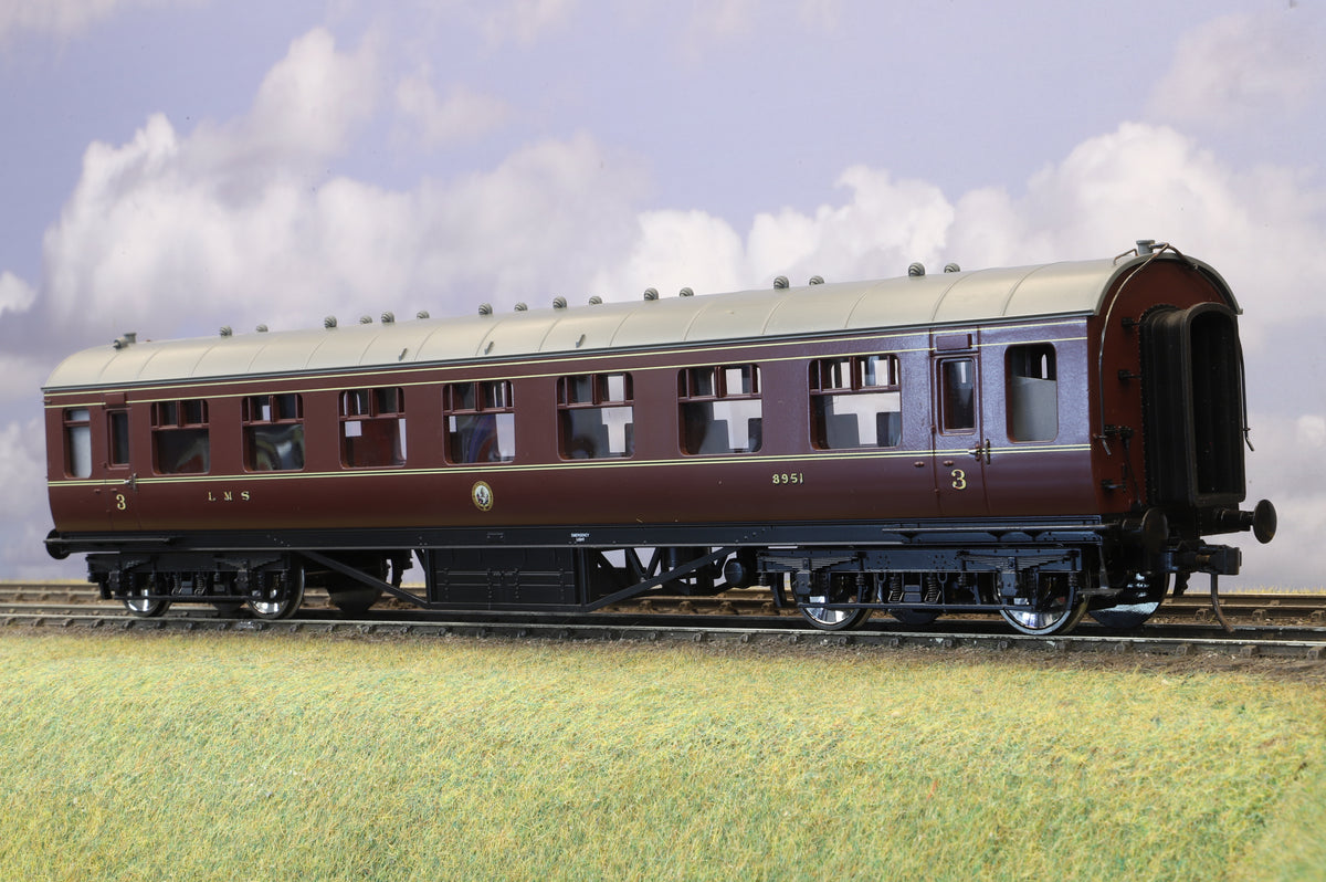 MTH Finescale O Gauge Rake of 4 x LMS Stanier Coaches
