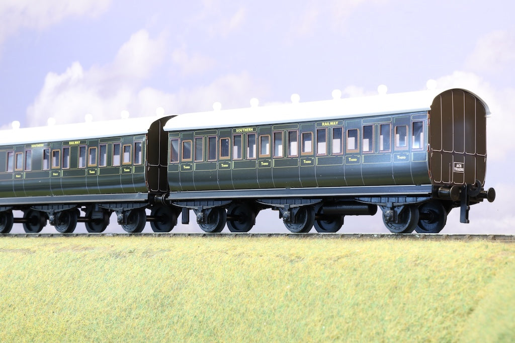 Ace Trains Coarse Scale O Gauge Rake of 3 Southern 6 Wheel Southern Green Coaches