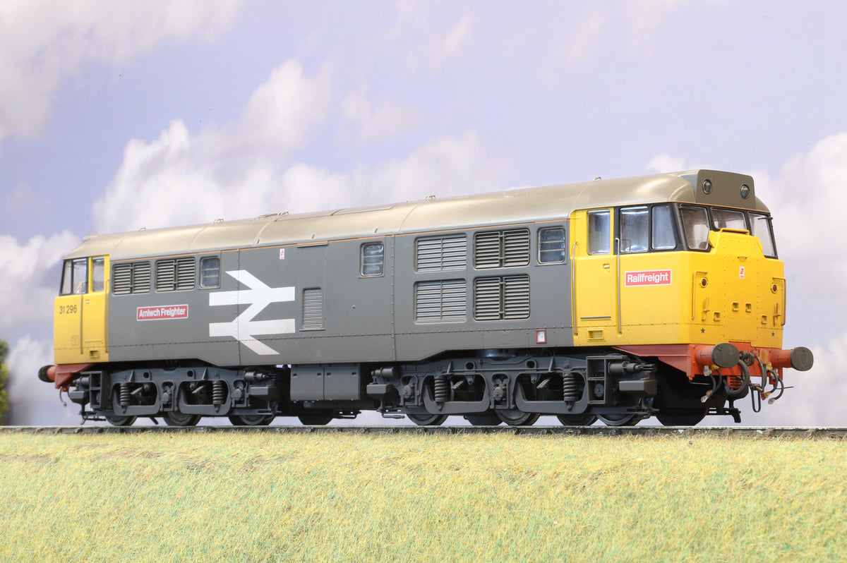 Heljan Finescale O Gauge Class 31 No. 31 296 'Amlwch Freighter/Trên Nwyddau Amlwch', Railfreight Grey, Weathered