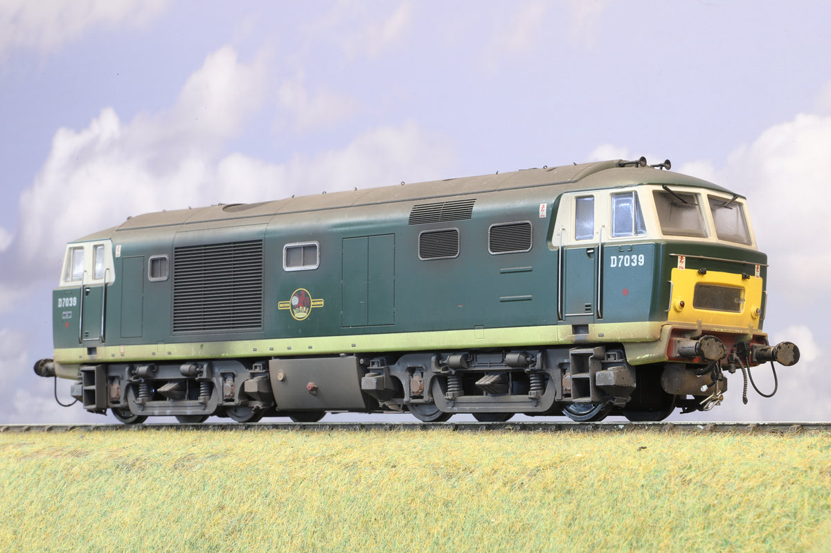 Heljan Finescale O Gauge Class 35 Hymek No. D7039, BR Green (SYP), Weathered