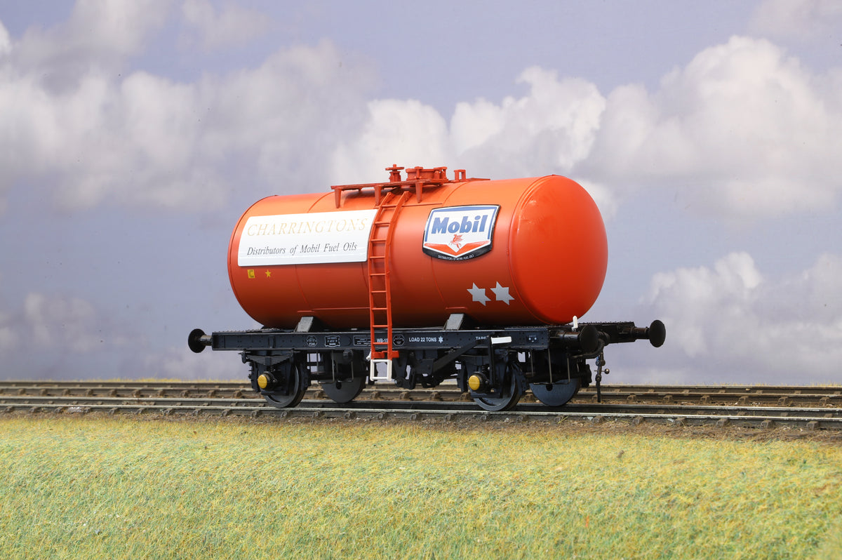 Heljan Finescale O Gauge 'B Tanks' in "Mobil Charringtons fuel oils red" livery (Item 1005)