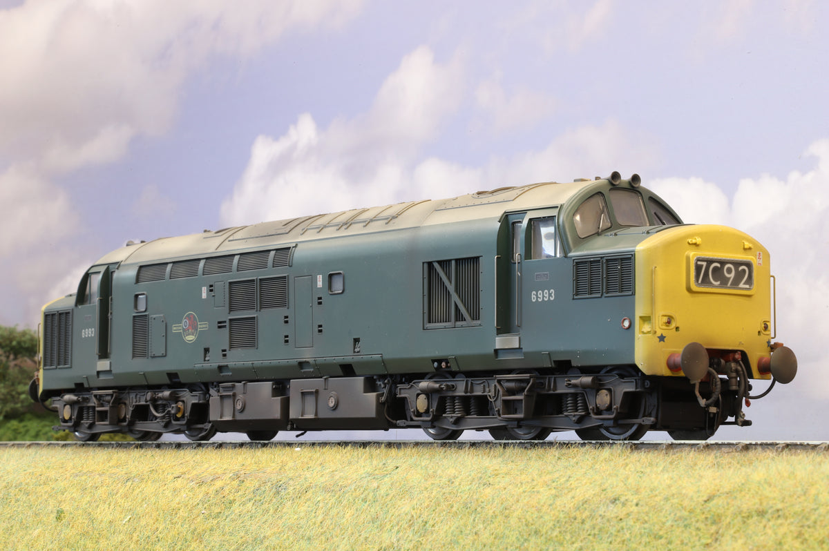 Heljan Finescale O Gauge Class 37 No.6993 BR Green (FYE) Weathered